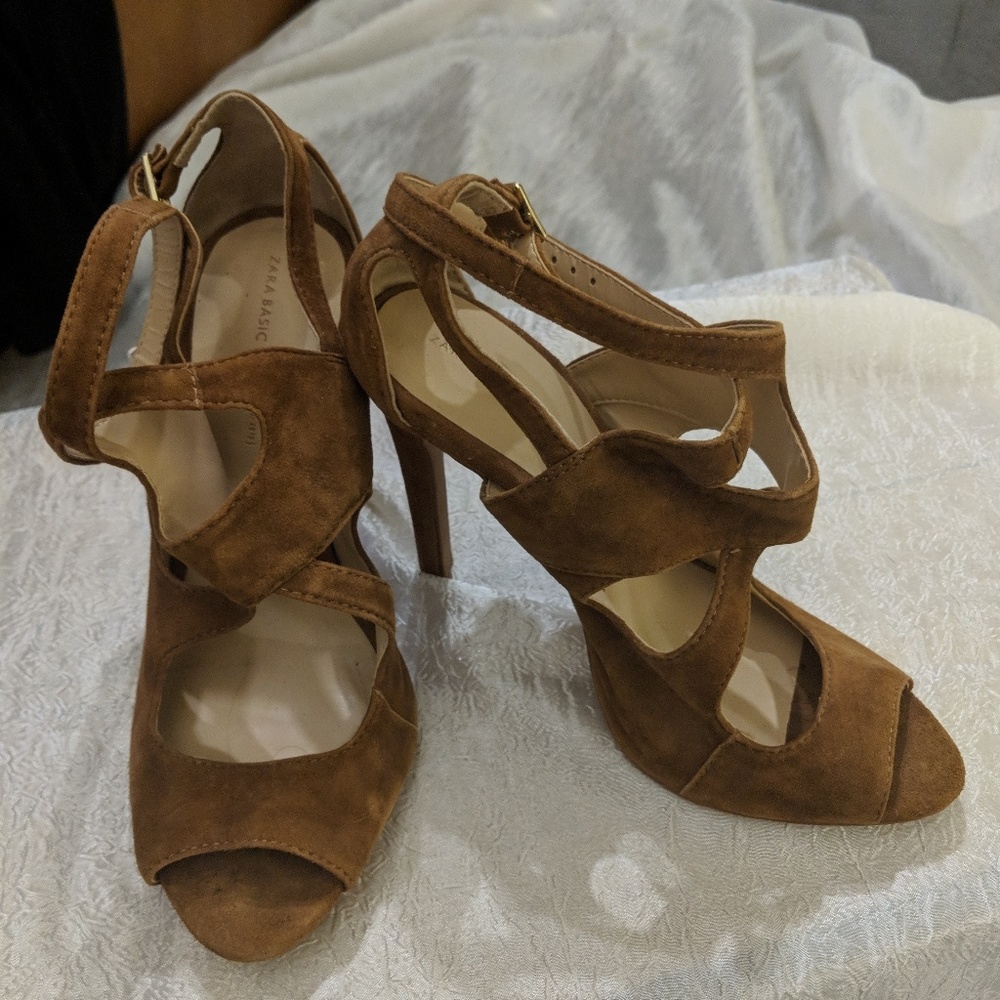 Brand new Zara Basics brow suede heels